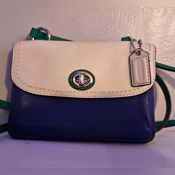 Coach Handbags - Vintage Coach- Leather Crossbody